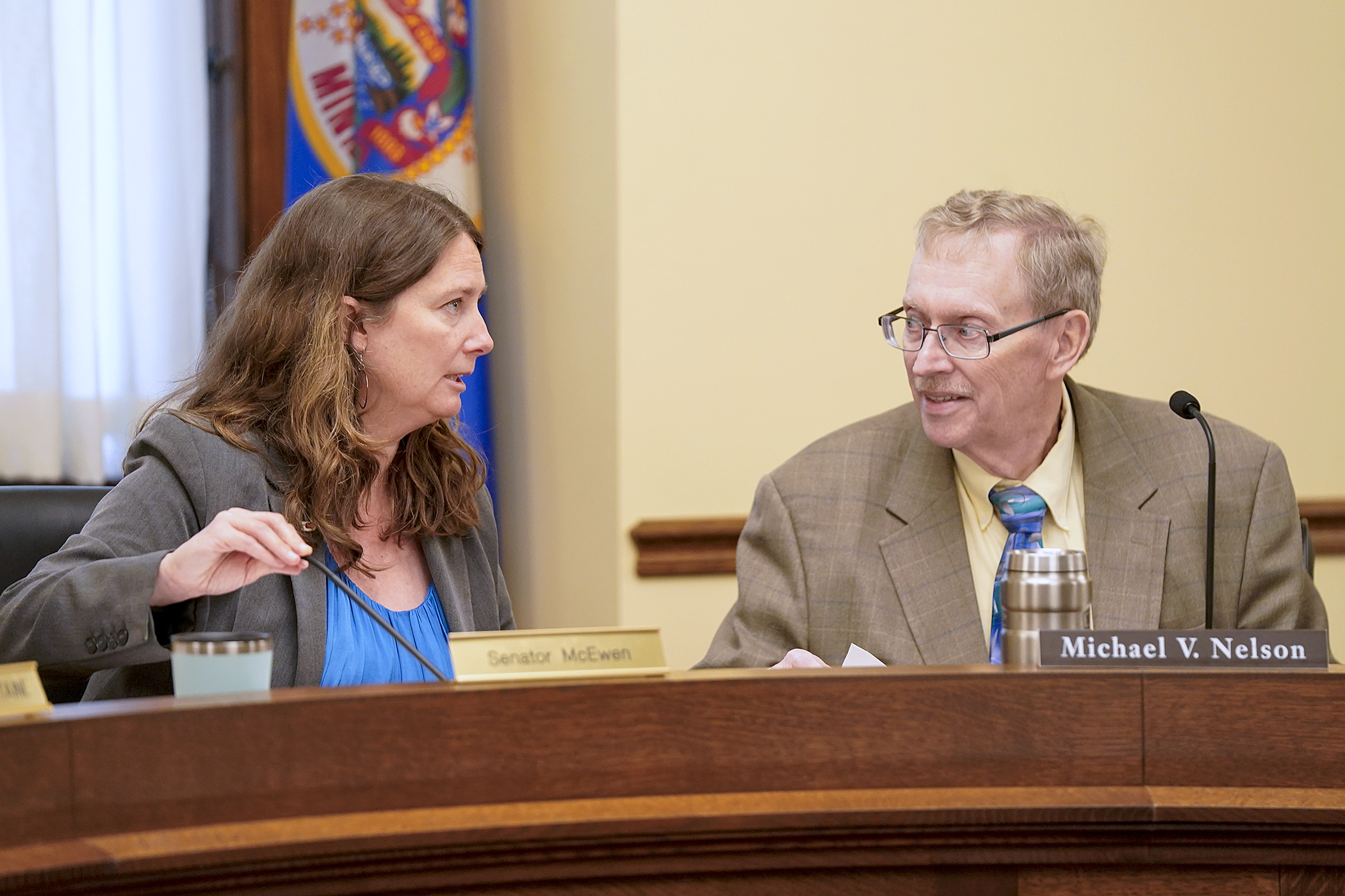 Co-chairs of the labor and industry policy bill conference committee — Sen. Jennifer McEwen and Rep. Michael Nelson — confer during the April 25 meeting. (Photo by Michele Jokinen)